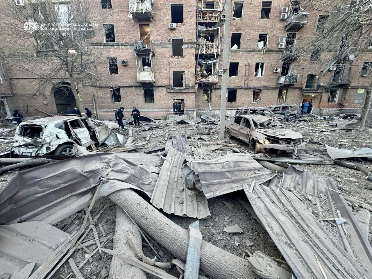 У Дніпрі після атаки ворога спалахнули пожежі, пошкоджено будинки
